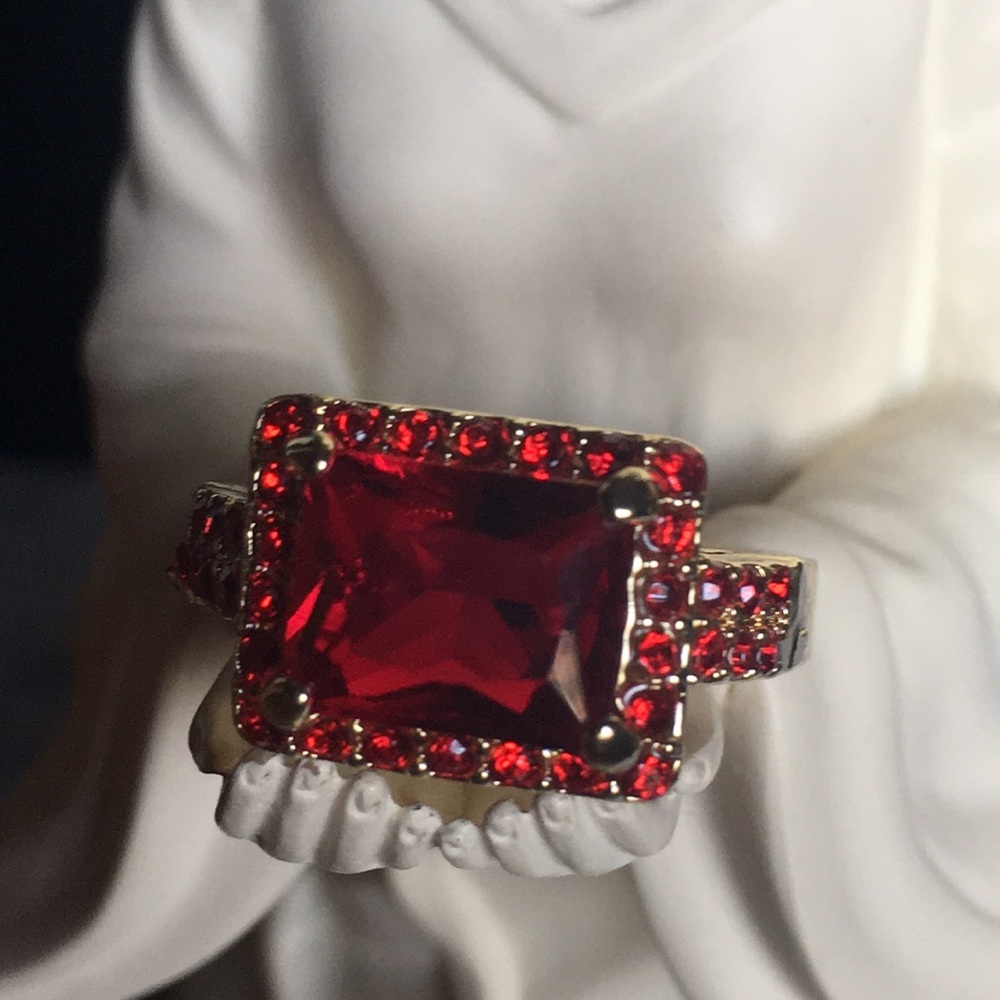 New*Raging Ruby Red Crystal Ring - Picture 11 of 15